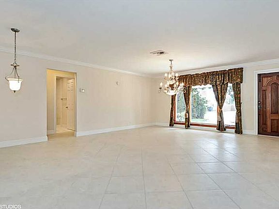 2nd image of 2607 Marion Dr