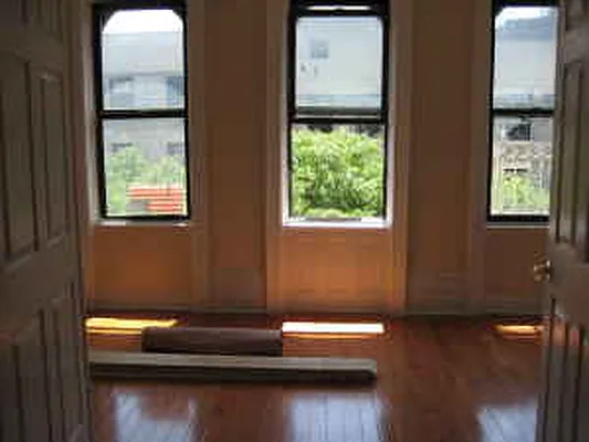 Rented by Executive Towers  | media 11