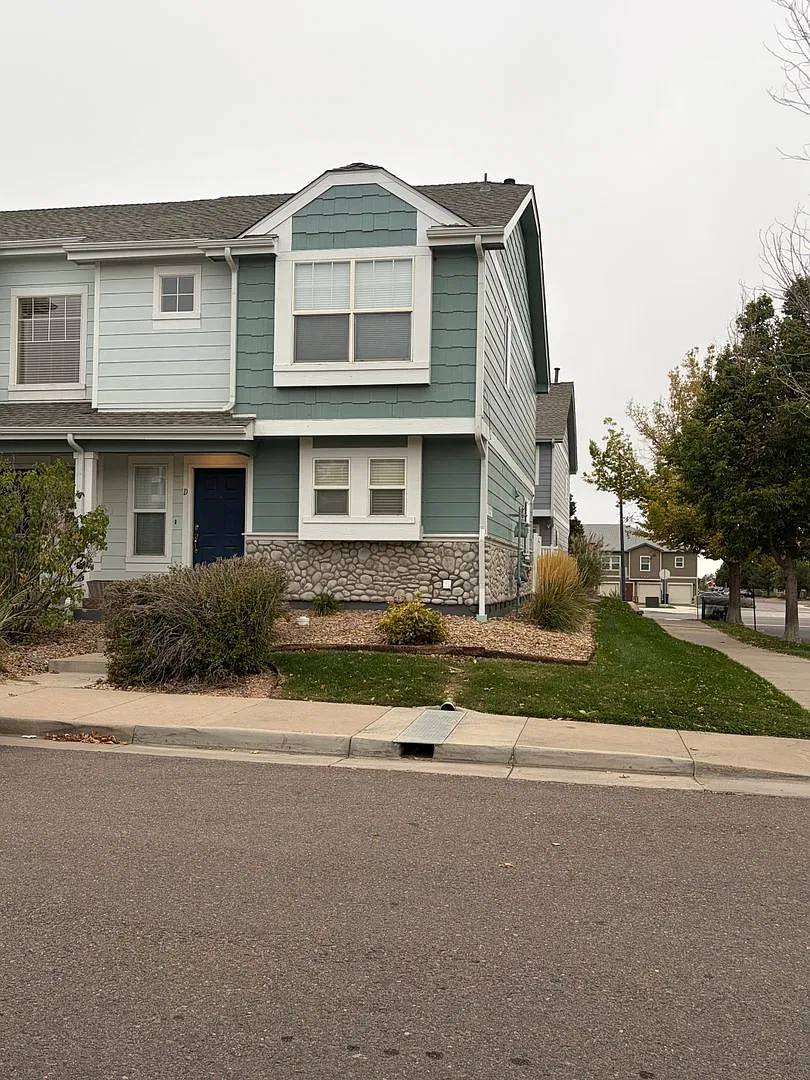 2 Story End Unit with 3 BR/2 1/2 BA — Photo 2
