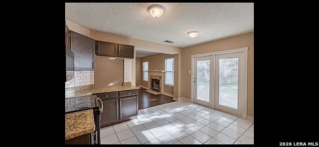 4 bed, 2.5 bath, 2419 sqft, $2,200 — Photo 3
