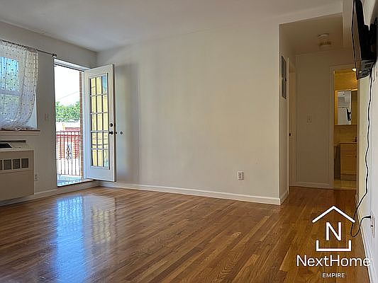 2nd image of 2582 37th St APT 2C