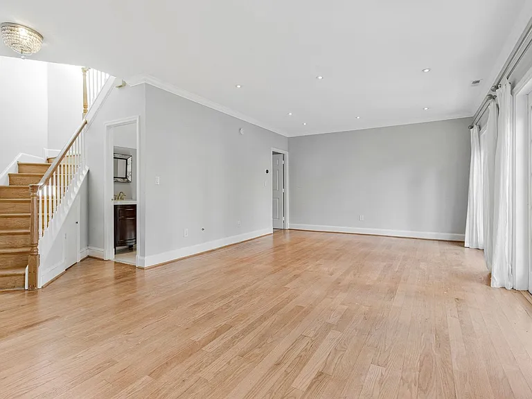 4305 Massachusetts Ave NW — Photo 6