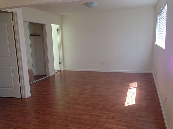 Master Bedroom (Opposite side)