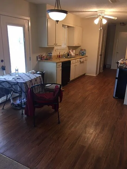 2 bed, 1250 sqft, $1,700 — Photo 2