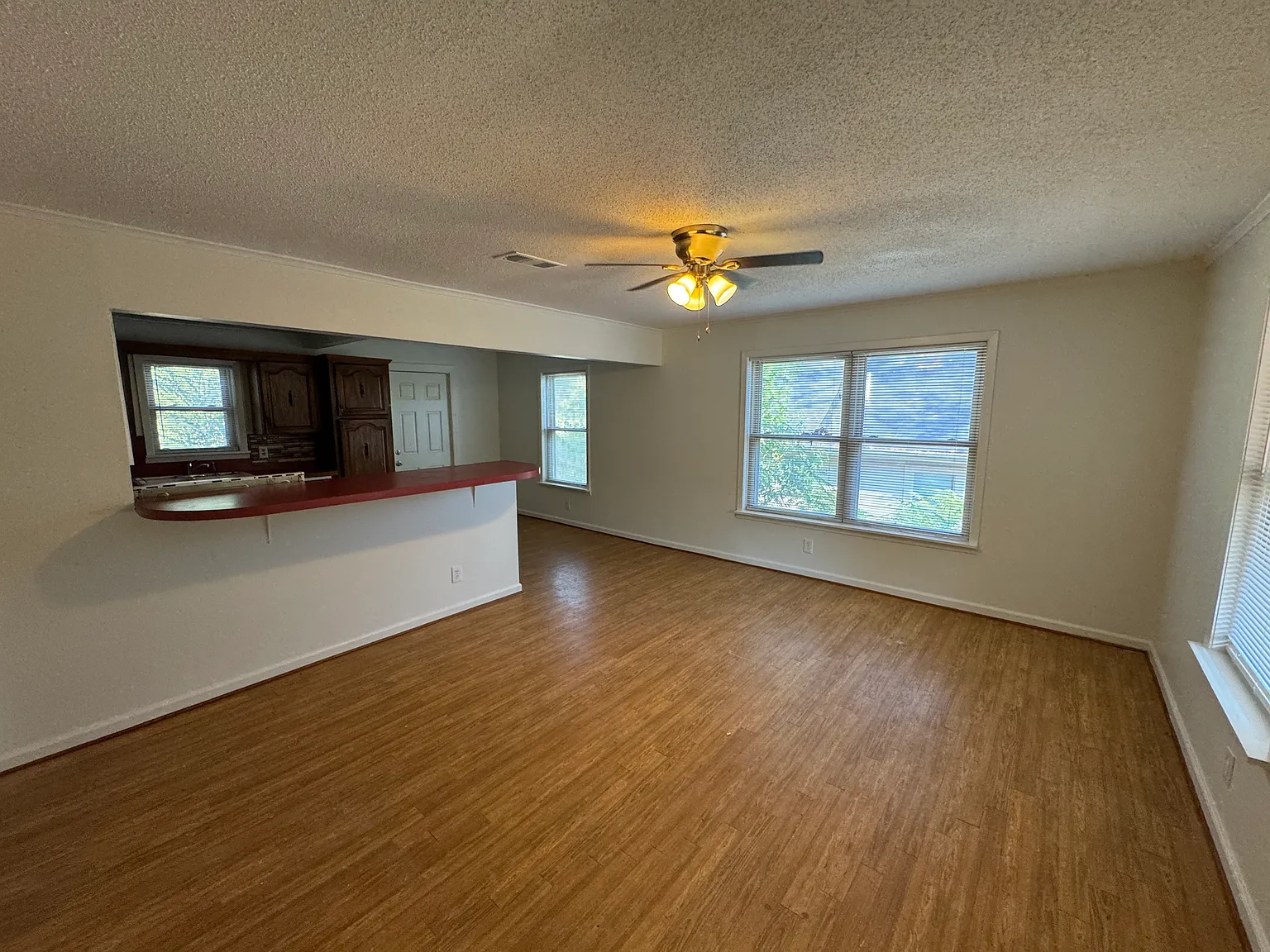 3 bed, 1415 sqft, $1,295 — Photo 3