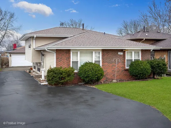 26W273 Harrison Ave, Winfield, IL 60190