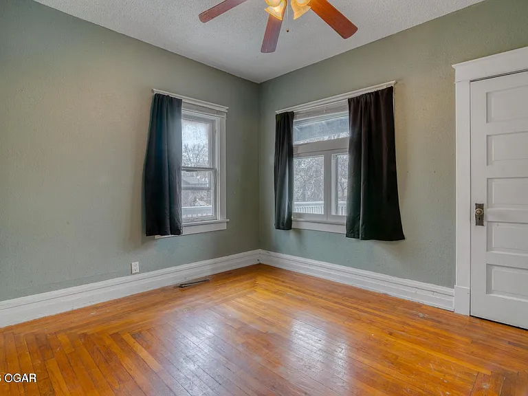 1321 W Broadway St — Photo 8