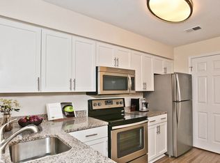 7816 Rolling View Ln #7805-301, Springfield, VA 22153