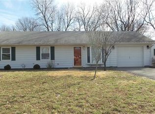 104 Countryside Ln, Fairview Heights, IL 62208