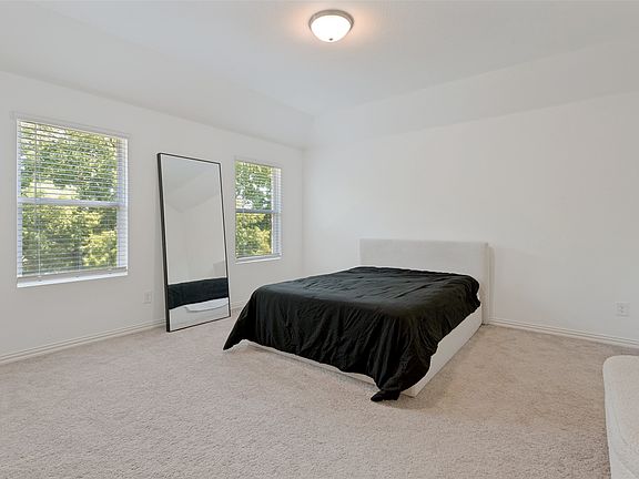 4th image of 2504 Flaxfield Ln