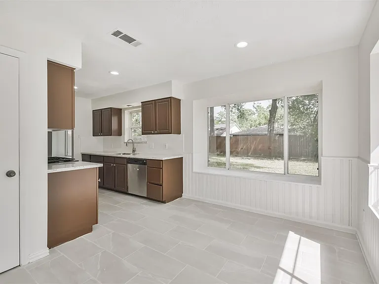 9719 Halkirk St — Photo 14