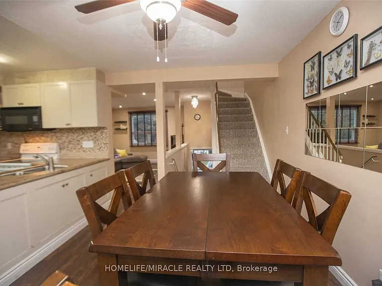 38 Hoskins Sq — Photo 3