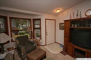 4th image of 3966 Bambi Ave NE