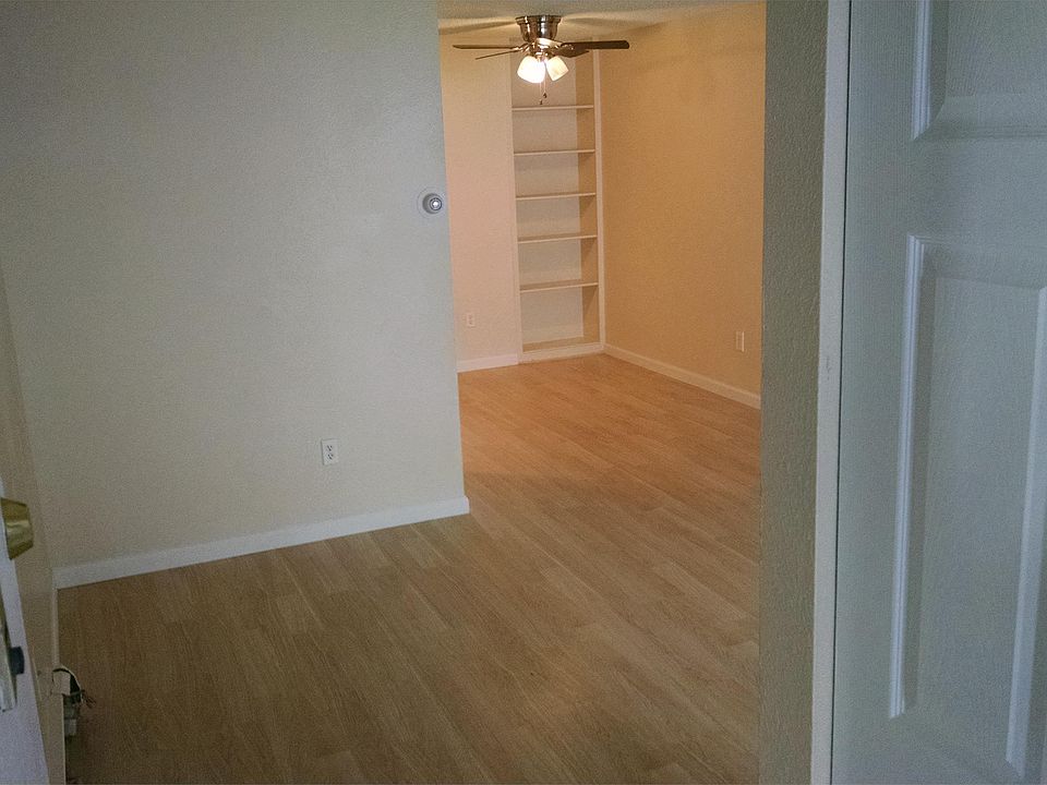 Living & Dining Area Pic#1