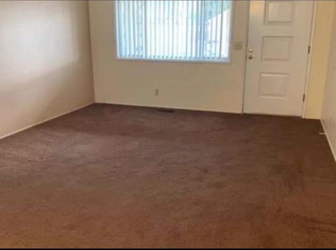 2 bed, 900 sqft, $1,800 — Photo 3