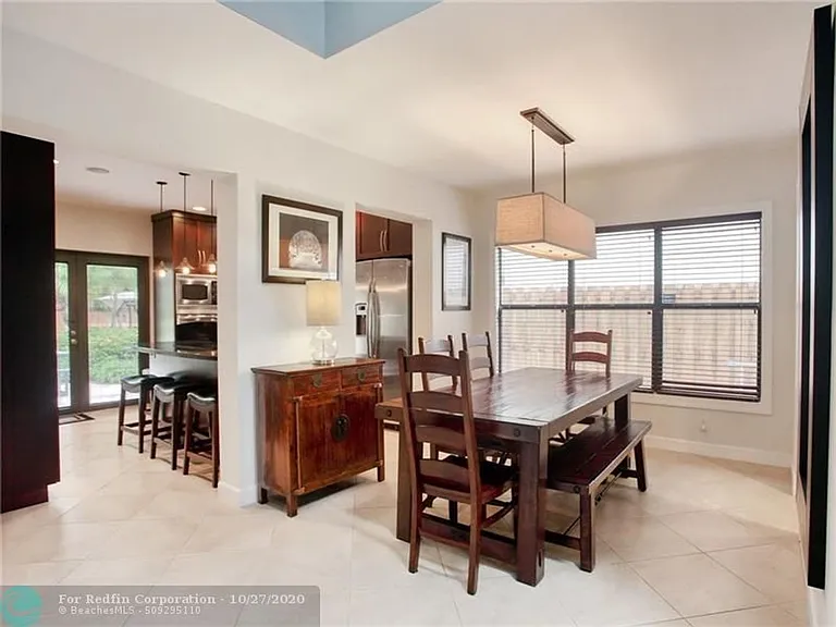 521 N Victoria Park Rd — Photo 5