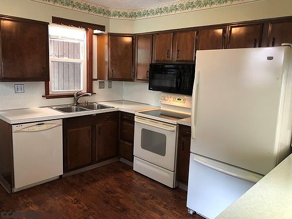 3rd image of 225 N 11th St