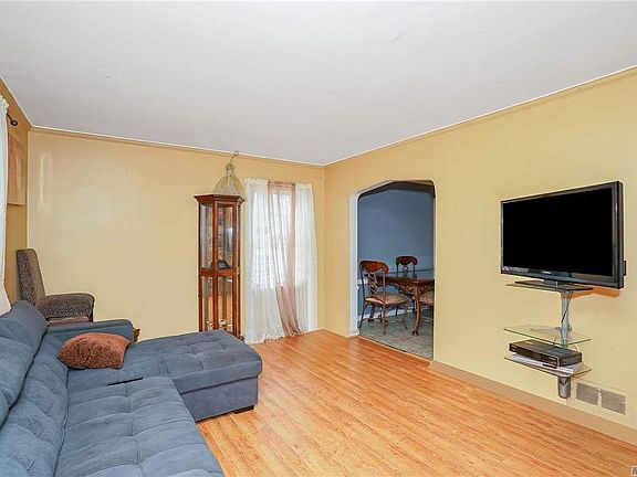 4th image of 197 Lawrence St