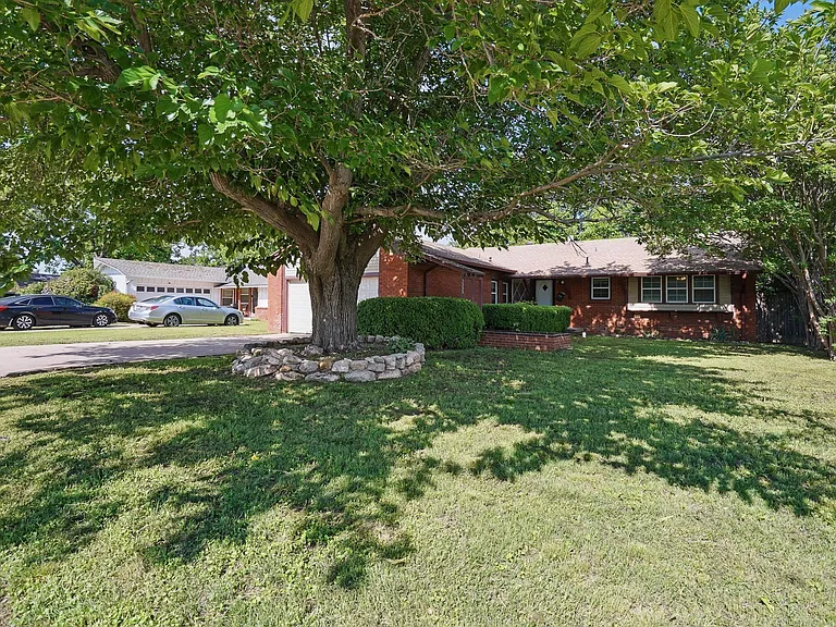 3333 Sayles Blvd — Photo 2