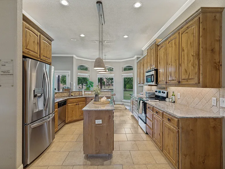 5584 Justine Pl — Photo 16