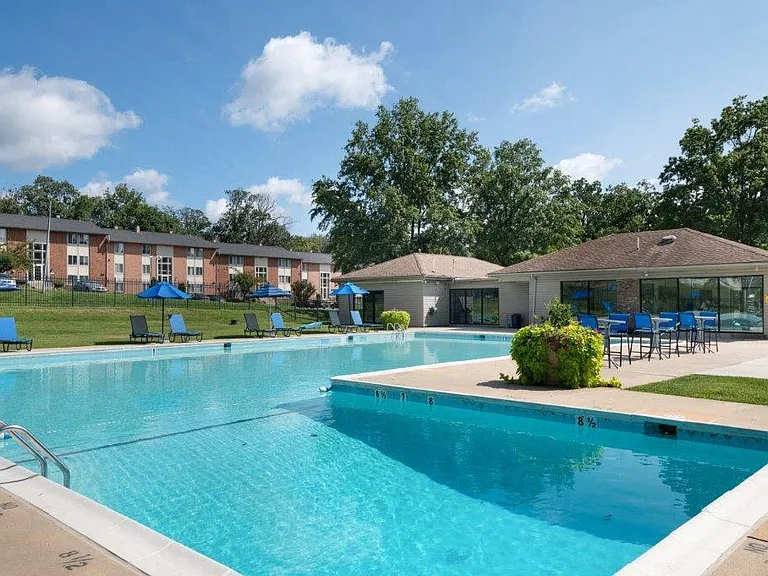 Skylark Pointe Apartment Homes — Photo 8