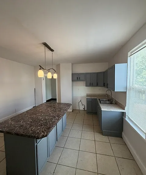 219 E Marceau St — Photo 3