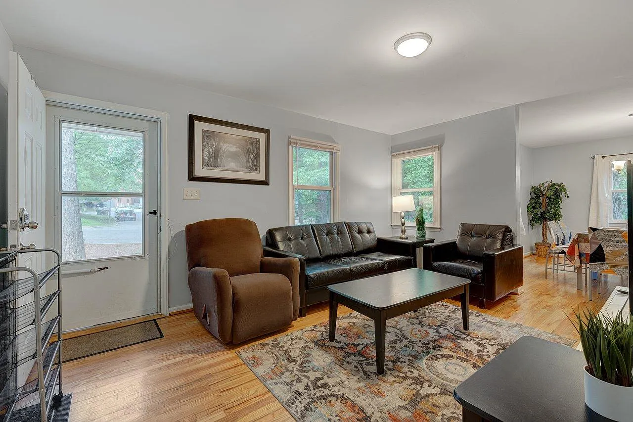 3 bed, 1350 sqft, $3,250 — Photo 2