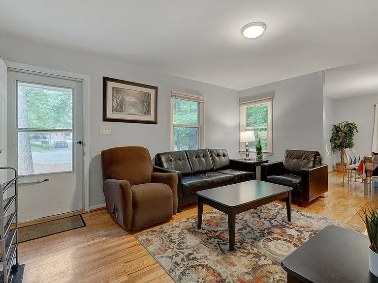 2408 Shirley St — Photo 2