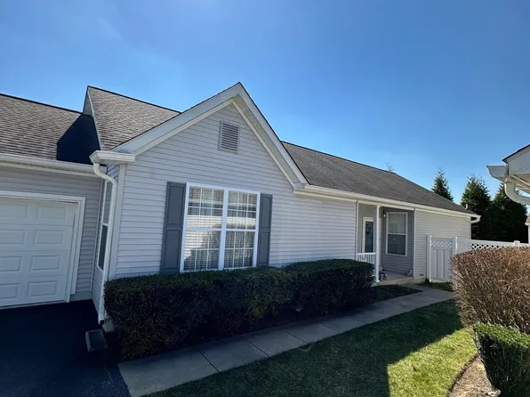 404 Hunting Card Ln, Glen Mills, PA 19342
