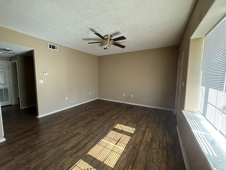 102 S Roland Rd #1 — Photo 3