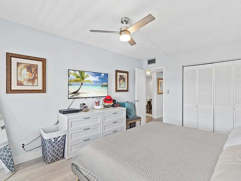 4064 Cornwall Dr #D — Photo 17