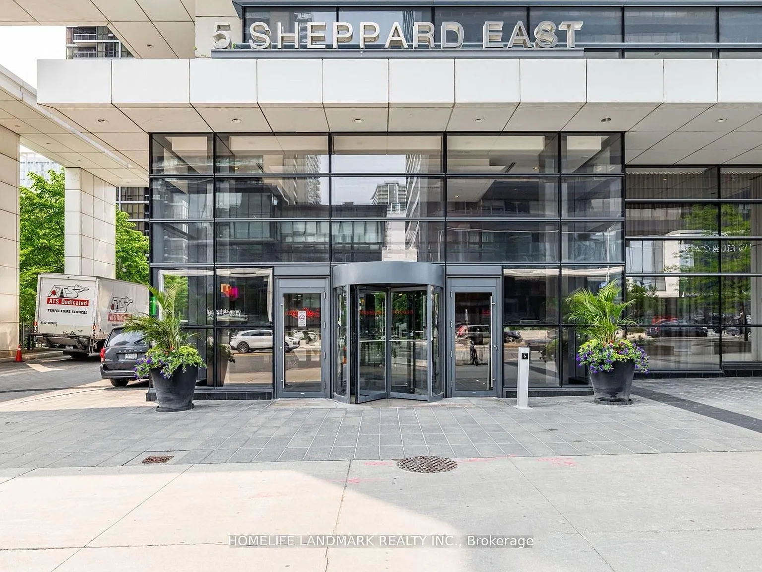 5 Sheppard Ave E — Photo 2