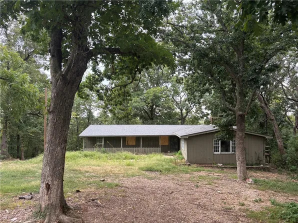 60 Saturn Ave, Holiday Island, AR 72631