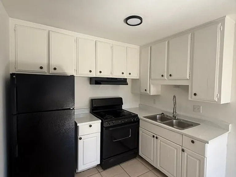 2512 Tulip Ln — Photo 9