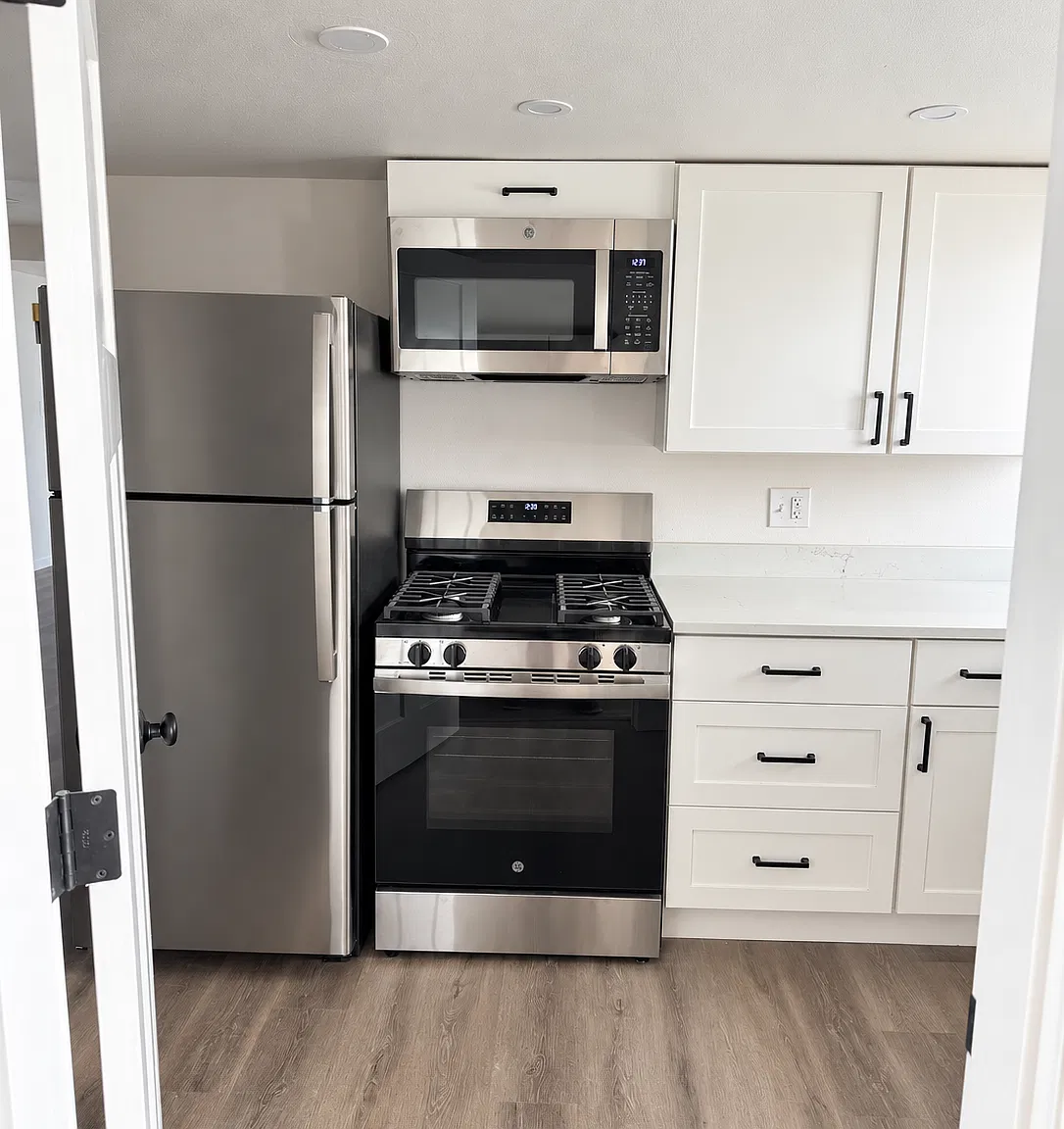 2 bed, 1040 sqft, $2,500 — Photo 2