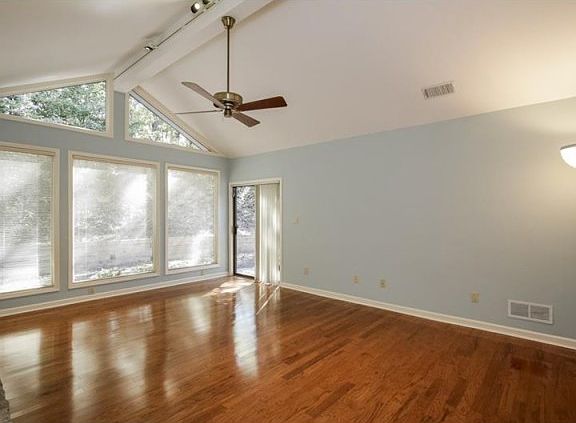 4th image of 9595 Hillside Dr