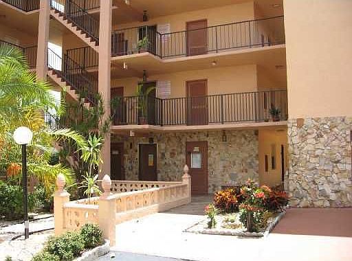 2nd image of 2821 Somerset Dr APT 202