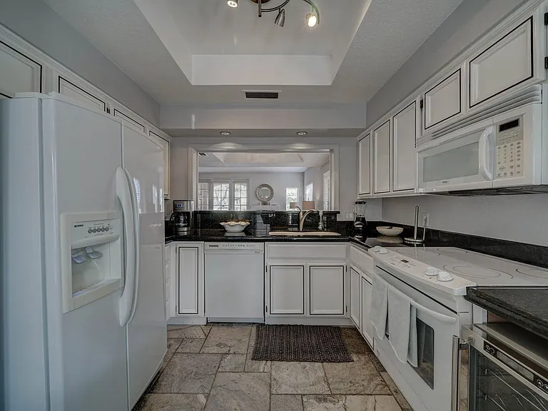 6141 N 28th Pl — Photo 9