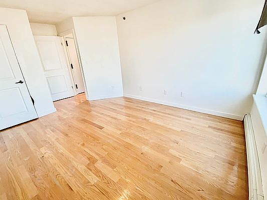 3rd image of 31-32 38th St #4