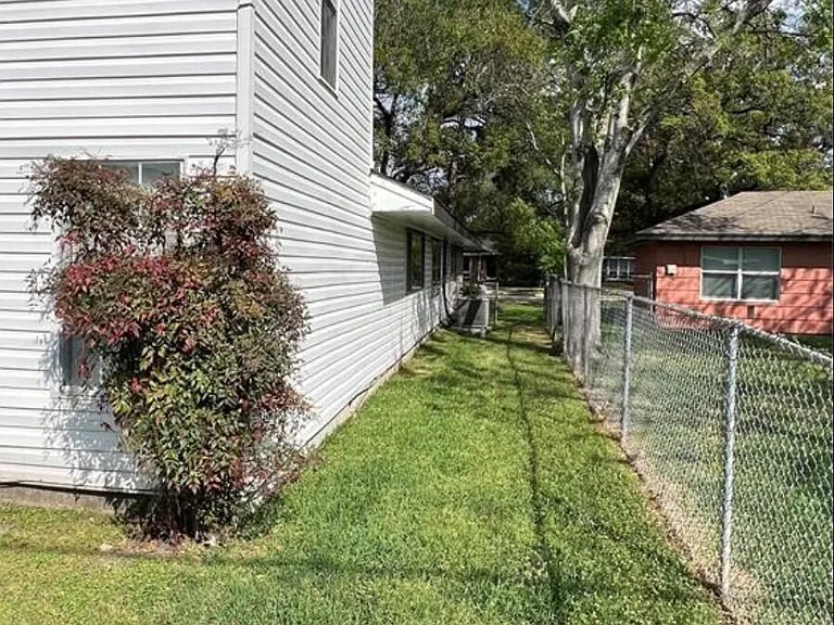 2107 Restridge Dr #B — Photo 14