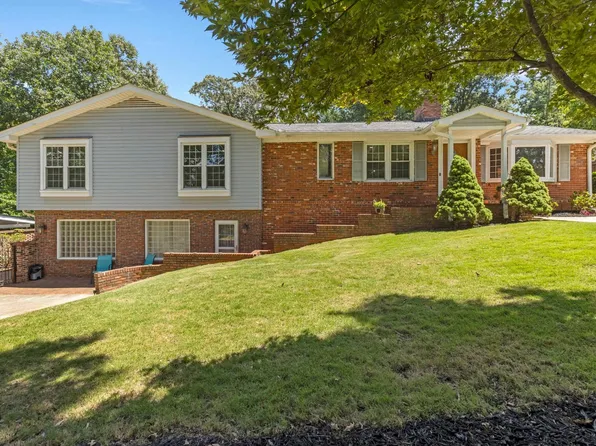 17 Zelma Dr, Greenville, SC 29617
