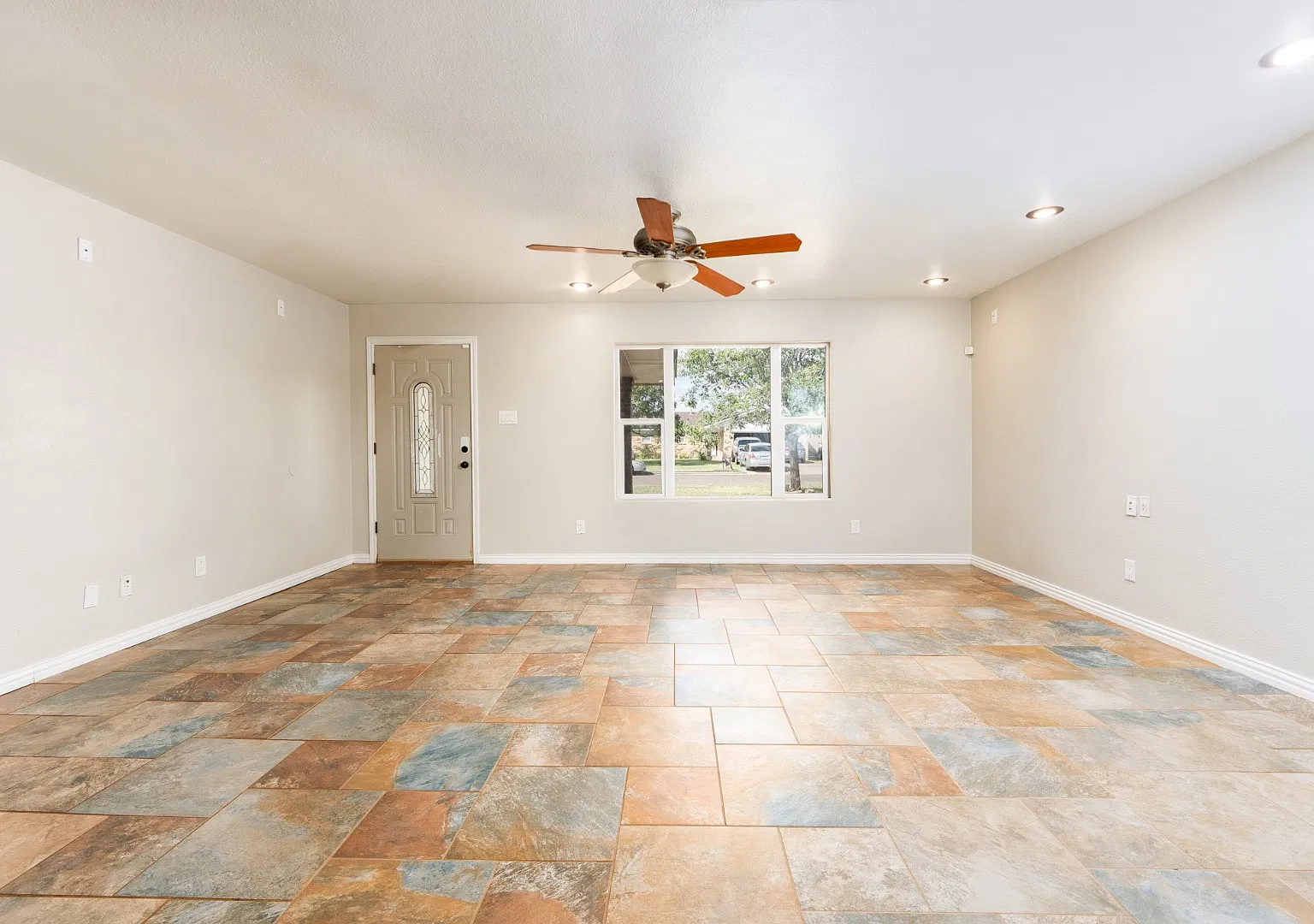 417 La Salle Dr — Photo 2