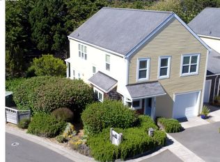 1411 Alder Ct, Bandon, OR 97411