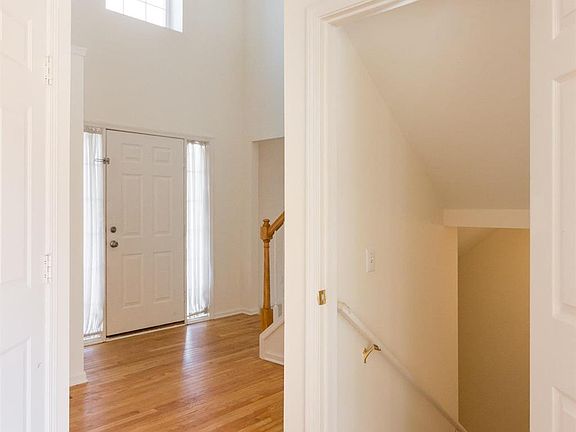 3rd image of 7152 Richmond Dr