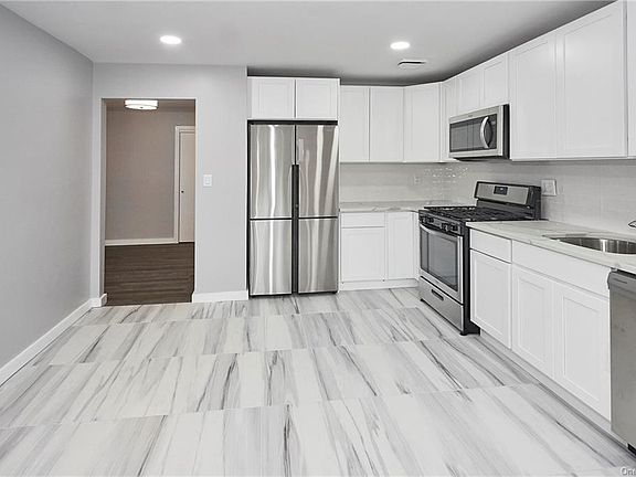 3rd image of 319 Country Club Ln