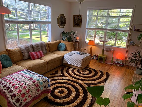 2nd image of 2344 Herschel St APT 3