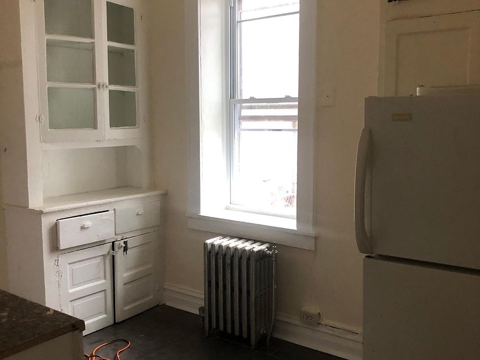 2nd image of 190 Carroll St APT 14