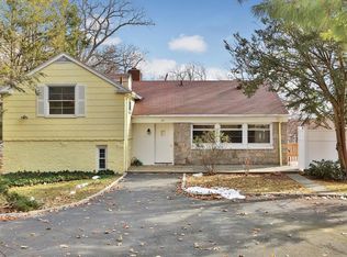 24 Rutledge Rd, Valhalla, NY 10595