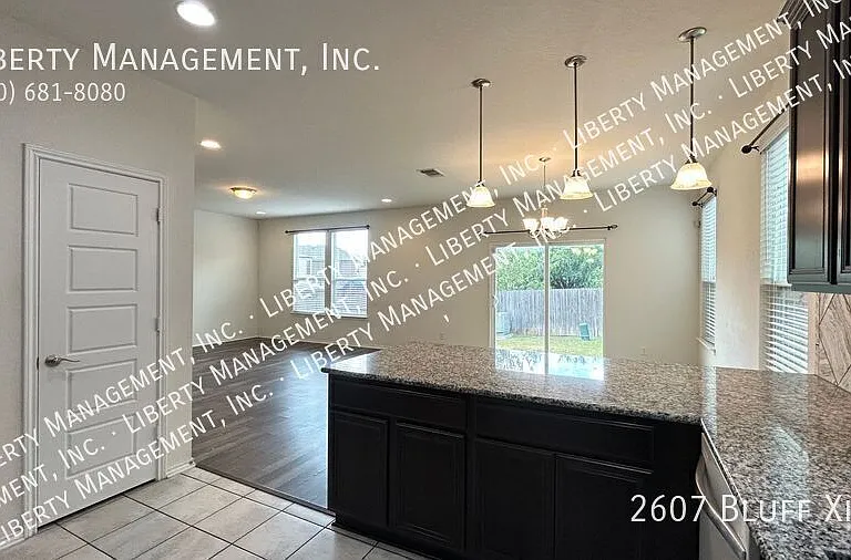 2607 Bluff Xing — Photo 20