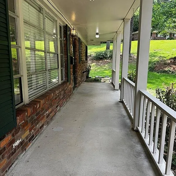 111 Easthaven Rd — Photo 4